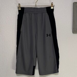 Under Armour Men's Athletic Basketball Shorts in Gray and Black Size M
